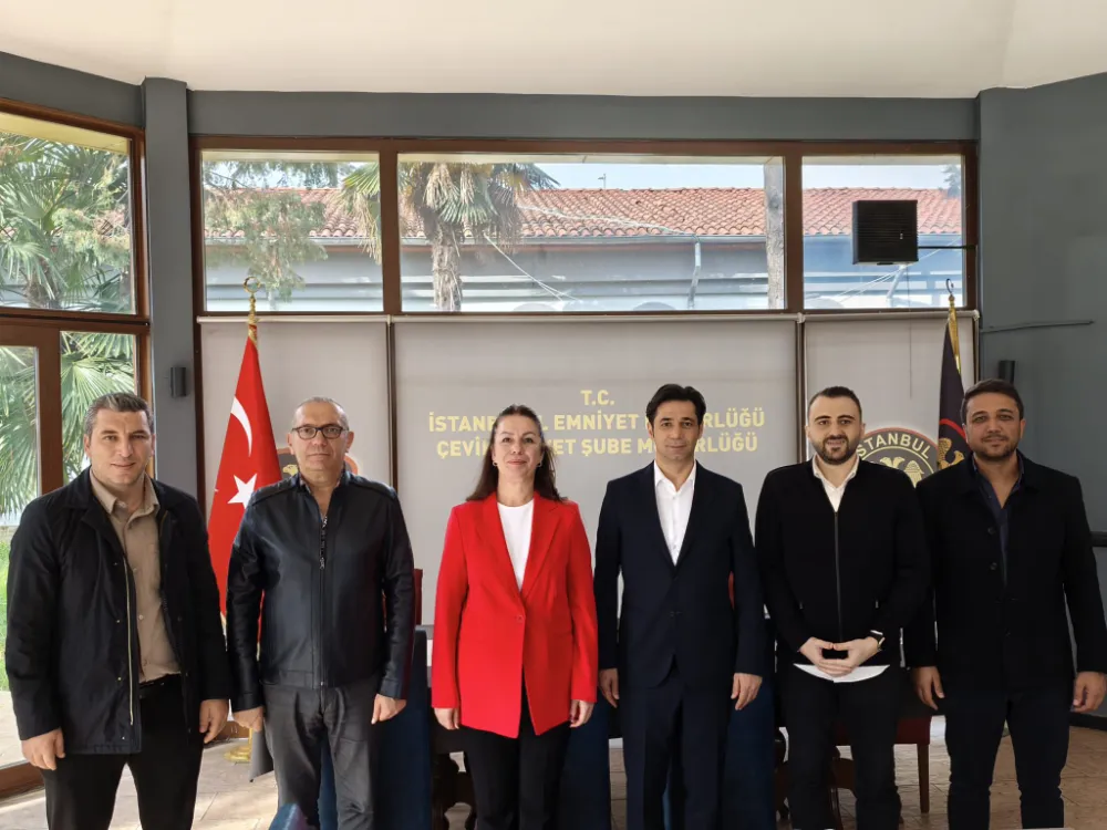 Kızılay Şube Müdürü Erkan Bayraktar’dan Çevik Kuvvet Şube Müdürü Cengizhan Zengin’e Teşekkür Plaketi…