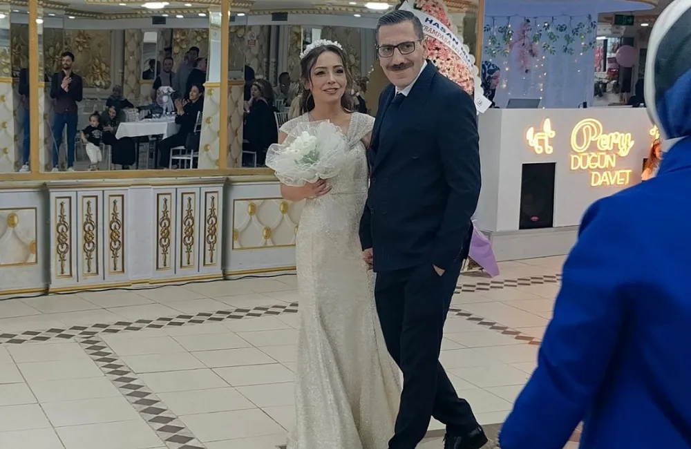 Cem Bey ve  Arzu Hanım’ın  Nişan Mutluluğu…  