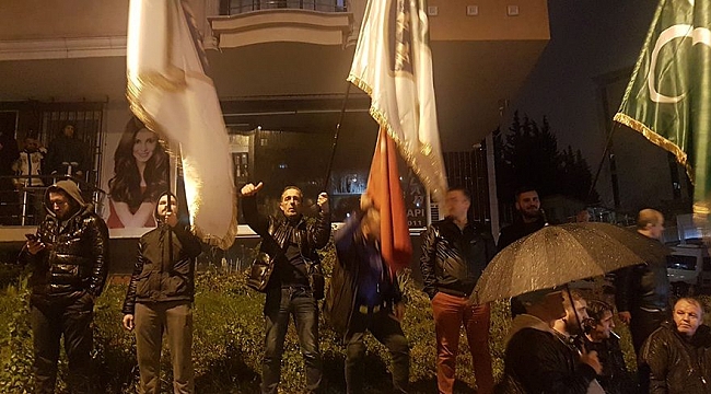 BOŞNAKLARDAN YORUMCU O. RASİM KÜTAHYALI?YA PROTESTO