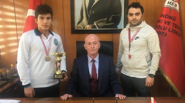 Rakipsiz Şampiyon Emirhan Duman